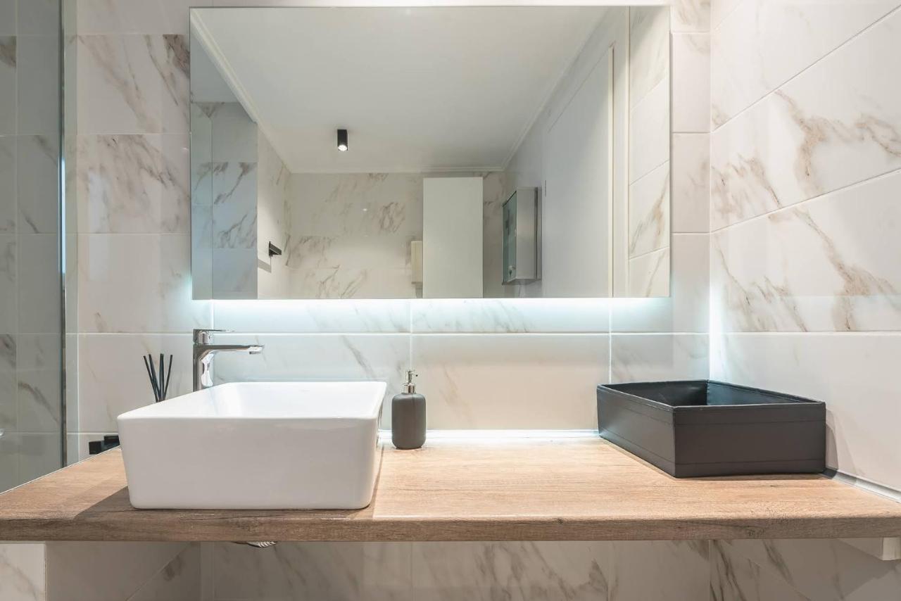 Petralona Stylish Penthouse Apartment เอเธนส์ ภายนอก รูปภาพ