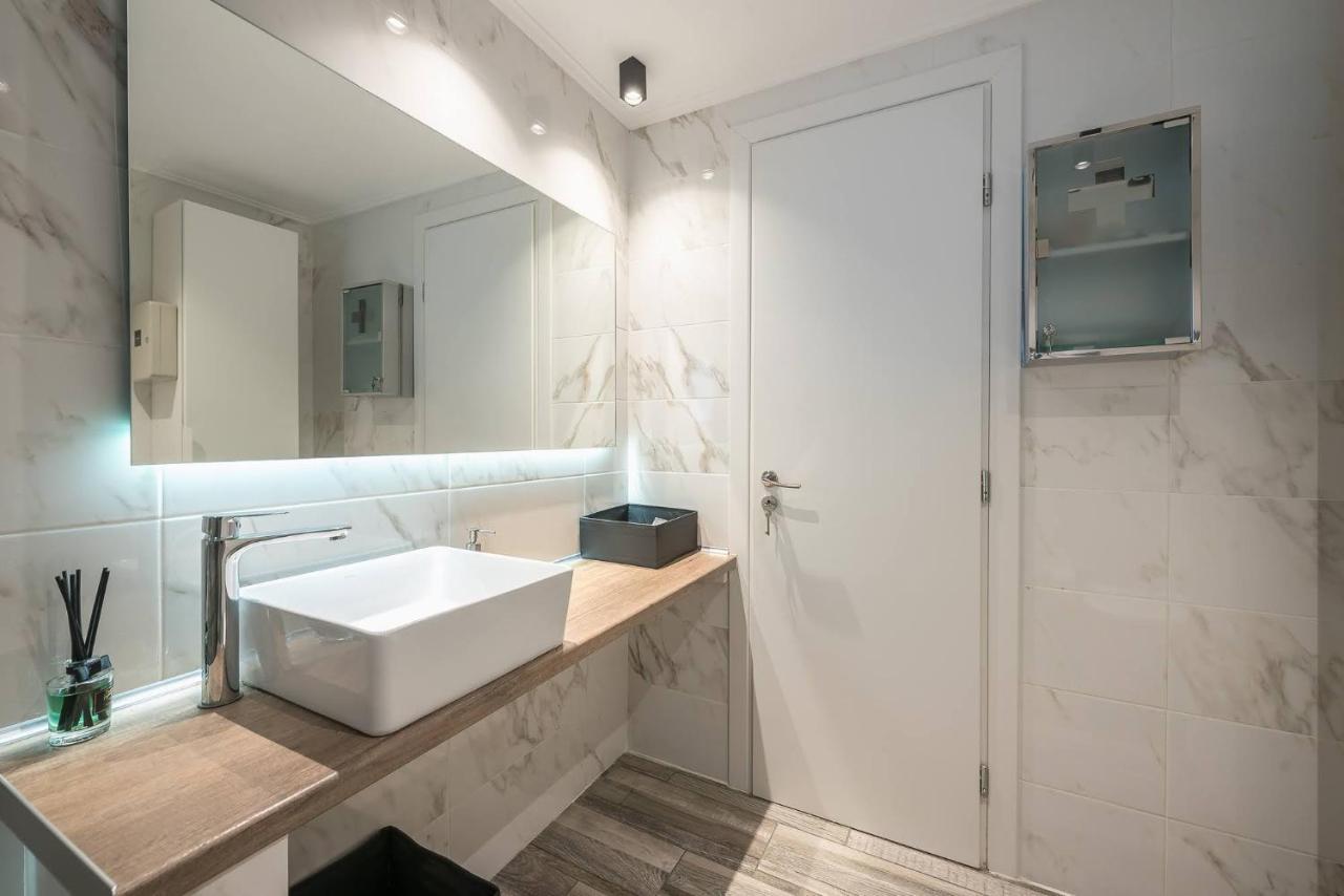 Petralona Stylish Penthouse Apartment เอเธนส์ ภายนอก รูปภาพ